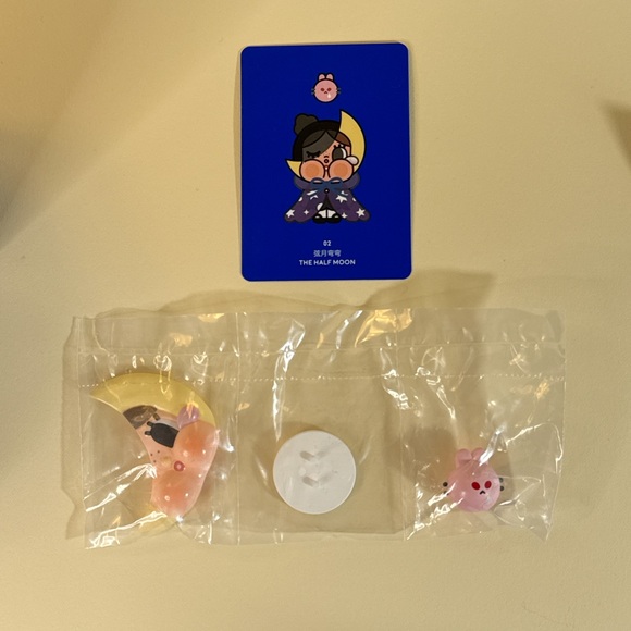 Crybaby Crying to the Moon • Half Moon • POPMART - Picture 8 of 10